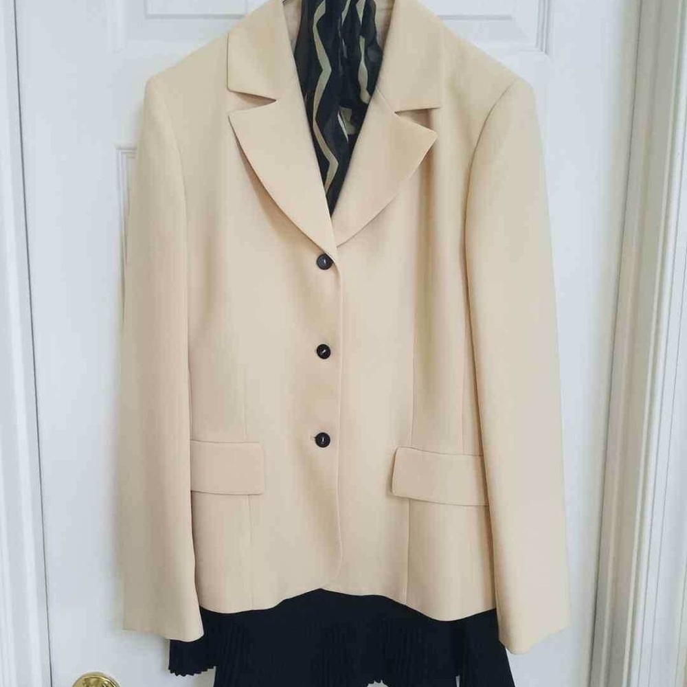 Women’s skirt suits